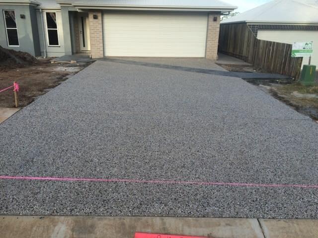 Exposed with colour fleck features - J&K Hilt Concreting Toowoomba